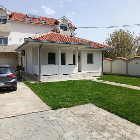 Serbian Home With Garden Krnjaca Εξωτερικό φωτογραφία