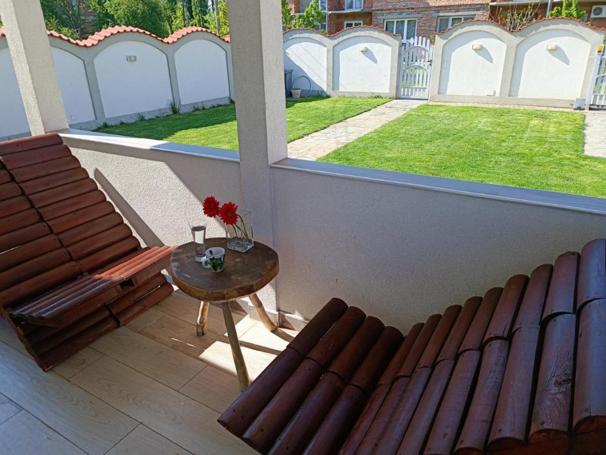 Serbian Home With Garden Krnjaca Εξωτερικό φωτογραφία