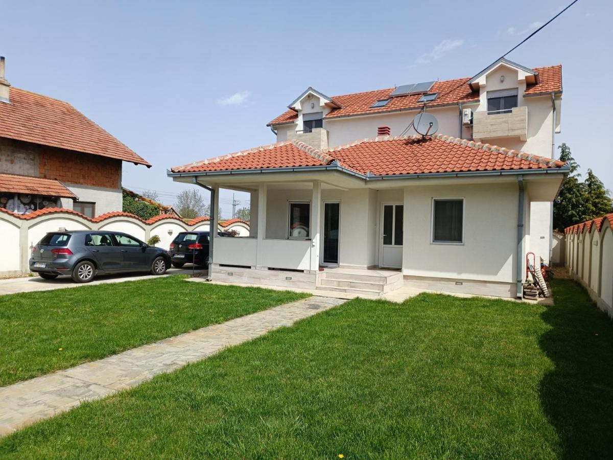 Serbian Home With Garden Krnjaca Εξωτερικό φωτογραφία