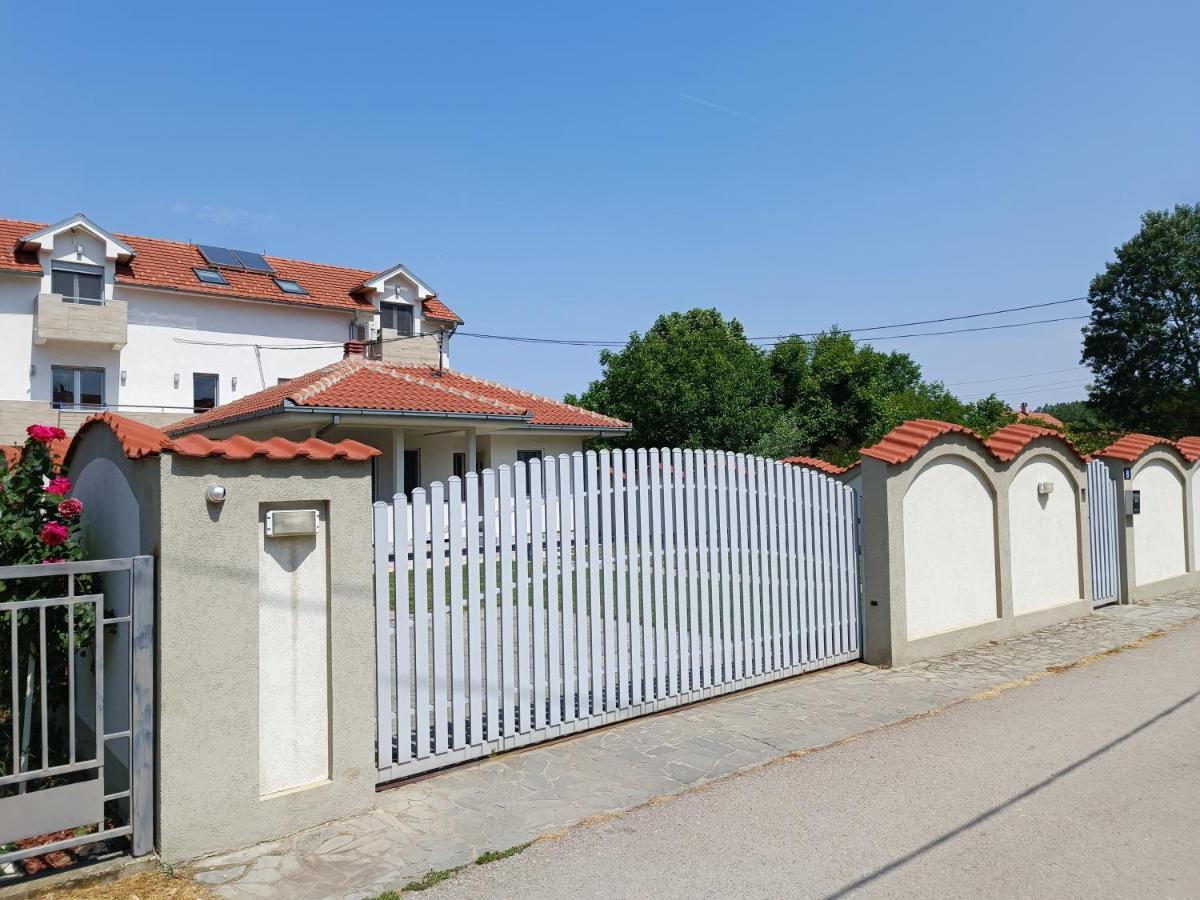 Serbian Home With Garden Krnjaca Εξωτερικό φωτογραφία