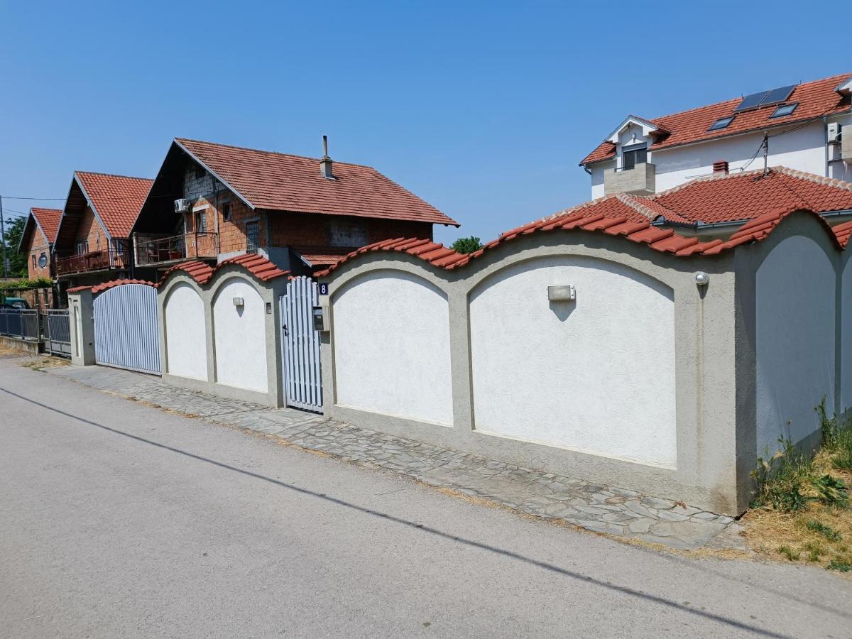 Serbian Home With Garden Krnjaca Εξωτερικό φωτογραφία